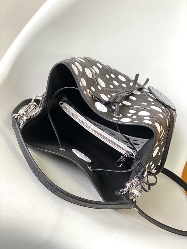 ルイヴィトンバッグ着用イメージ